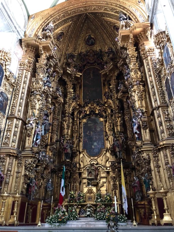 メキシコ・メキシコシティ「憧れのオアハカへ！」の写真：メトロポリタン大聖堂

中の装飾は迫力が...