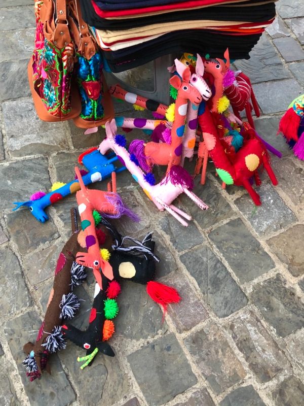 メキシコ・メキシコシティ「憧れのオアハカへ！」の写真：このシュールな人形たち
メキシコシティと...