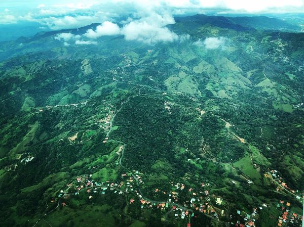 コスタリカ・カルタゴ「動物昆虫自然の宝庫コスタリカ！！」の写真：もはや写真だけだと
どこの上空の写真なの...