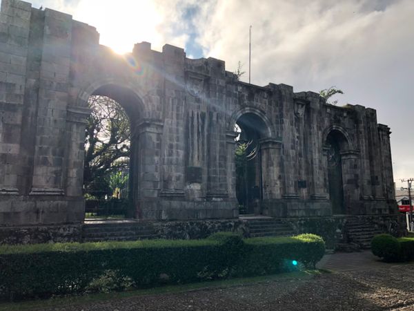 コスタリカ・カルタゴ「動物昆虫自然の宝庫コスタリカ！！」の写真：Ruinas del Templo Sa...