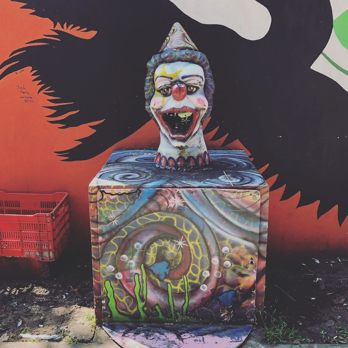 トルトゥゲロ国立公園

廃材が利用されて公園の遊具みたいなのがたくさん作ら...