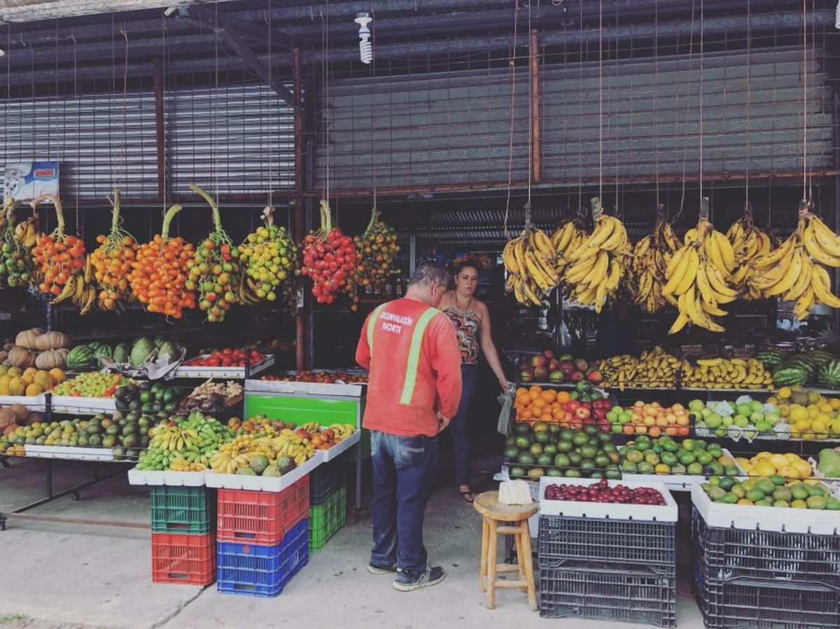 道沿いにあった売店
フルーツが盛りだくさん！