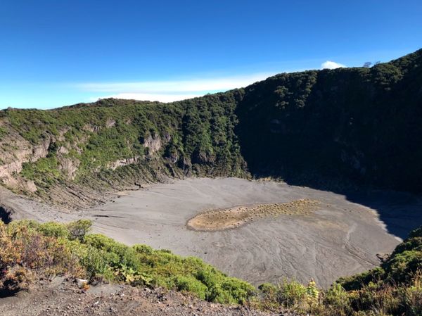 コスタリカ・カルタゴ「動物昆虫自然の宝庫コスタリカ！！」の写真：Irazu Crater Lookout...