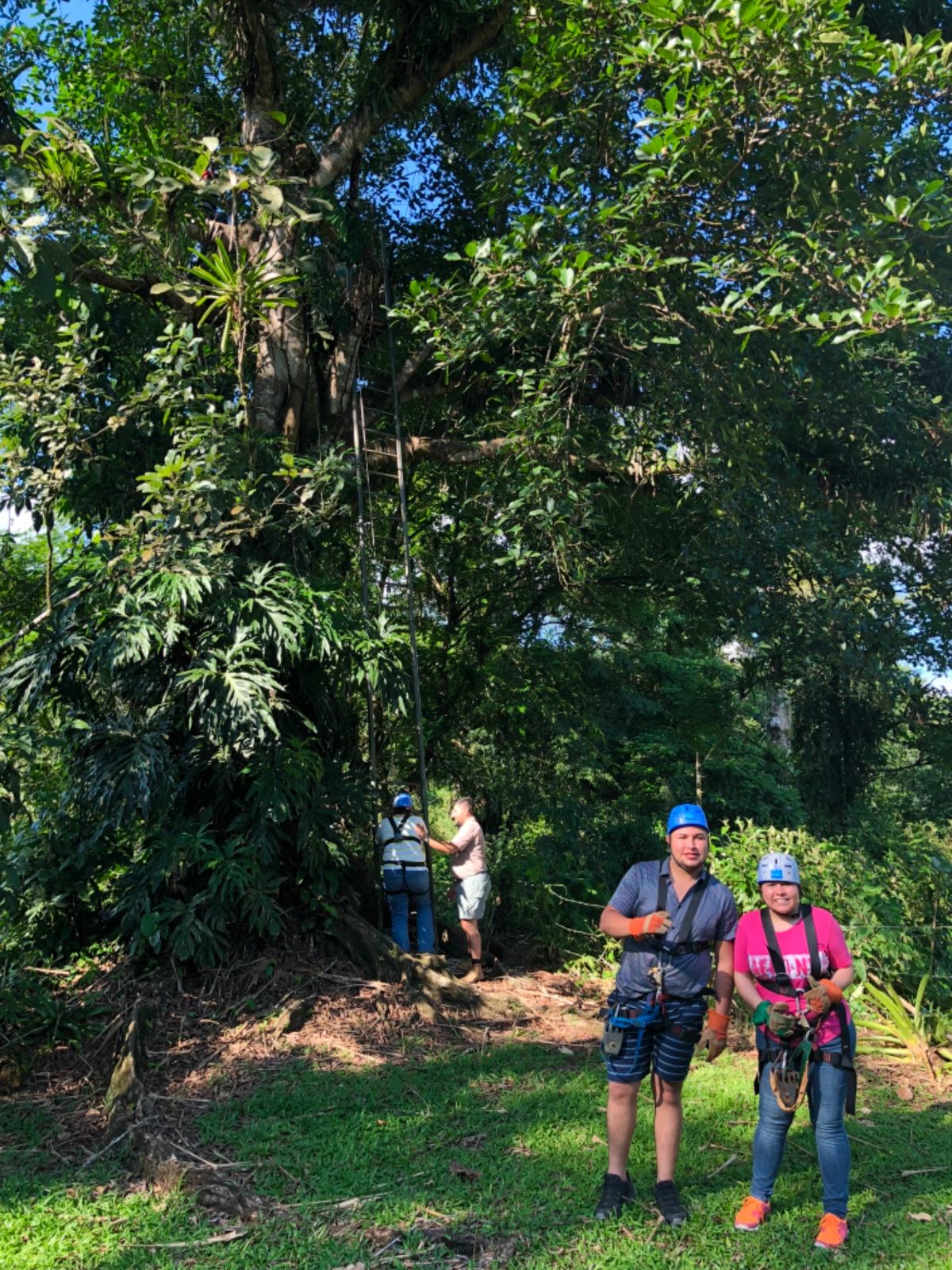 サラピキ川のボートクルーズ
ランチを食べた場所

ジップラインもやってたん...