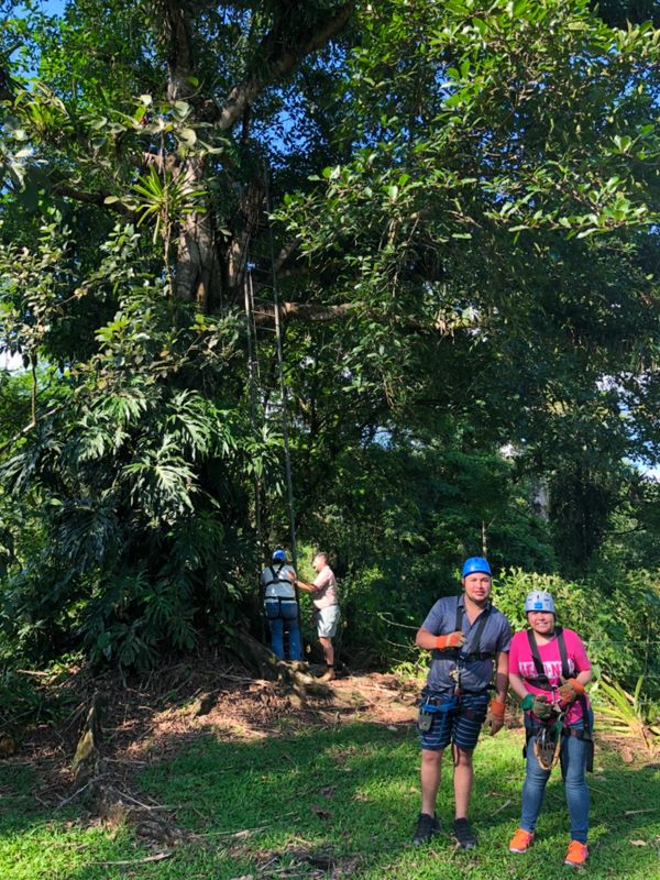 コスタリカ・カルタゴ「動物昆虫自然の宝庫コスタリカ！！」の写真：サラピキ川のボートクルーズ
ランチを食べ...