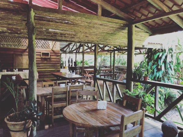 コスタリカ・カルタゴ「動物昆虫自然の宝庫コスタリカ！！」の写真：サラピキ川のボートクルーズ
ランチを食べ...