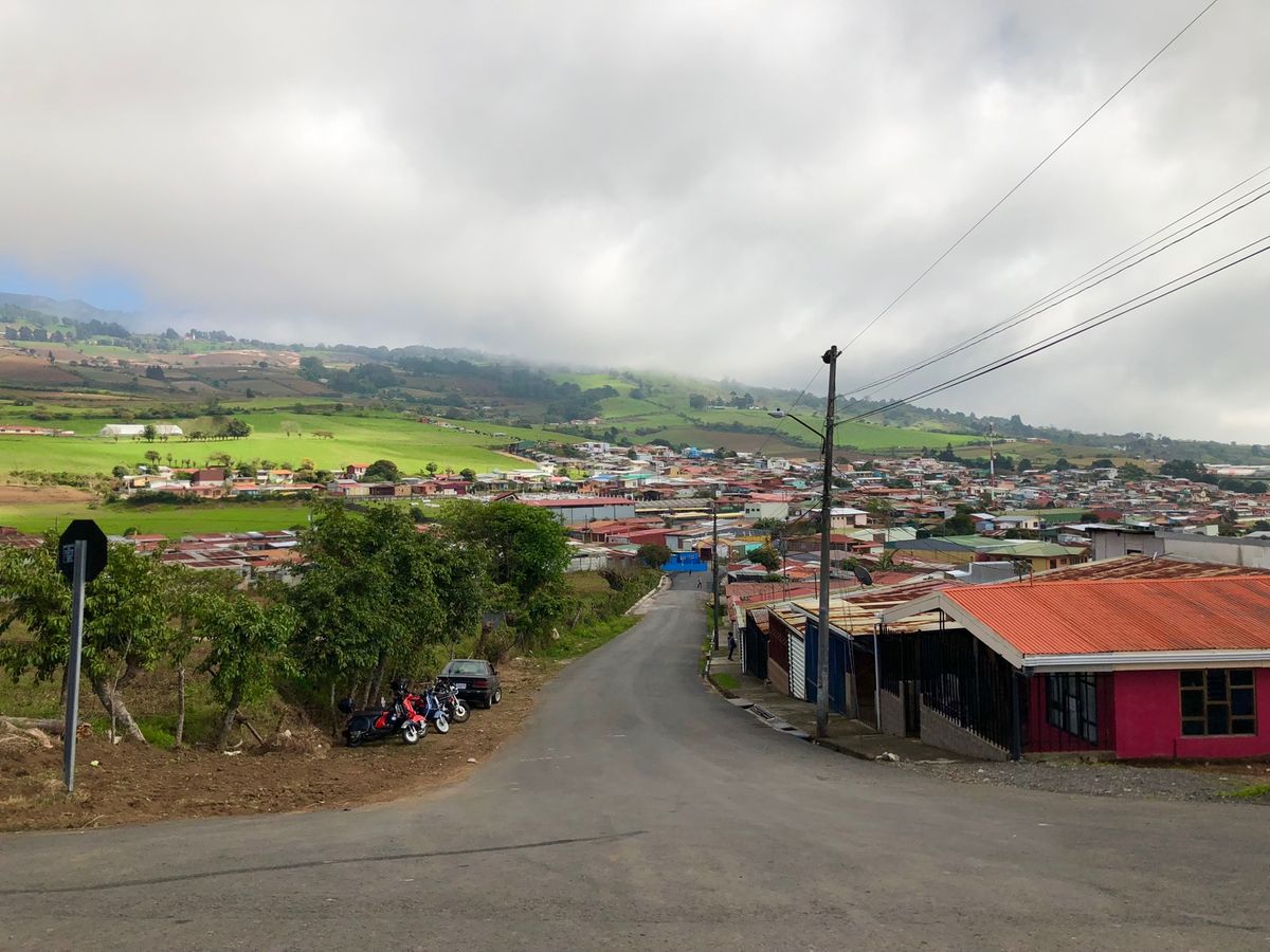 イスラ山

麓には民家もあったし
家畜もたくさんいたよ🐂