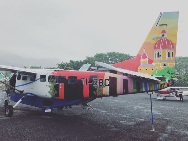 コスタリカ・カルタゴ「動物昆虫自然の宝庫コスタリカ！！」の写真：タンボール空港 Tambor Airpo...