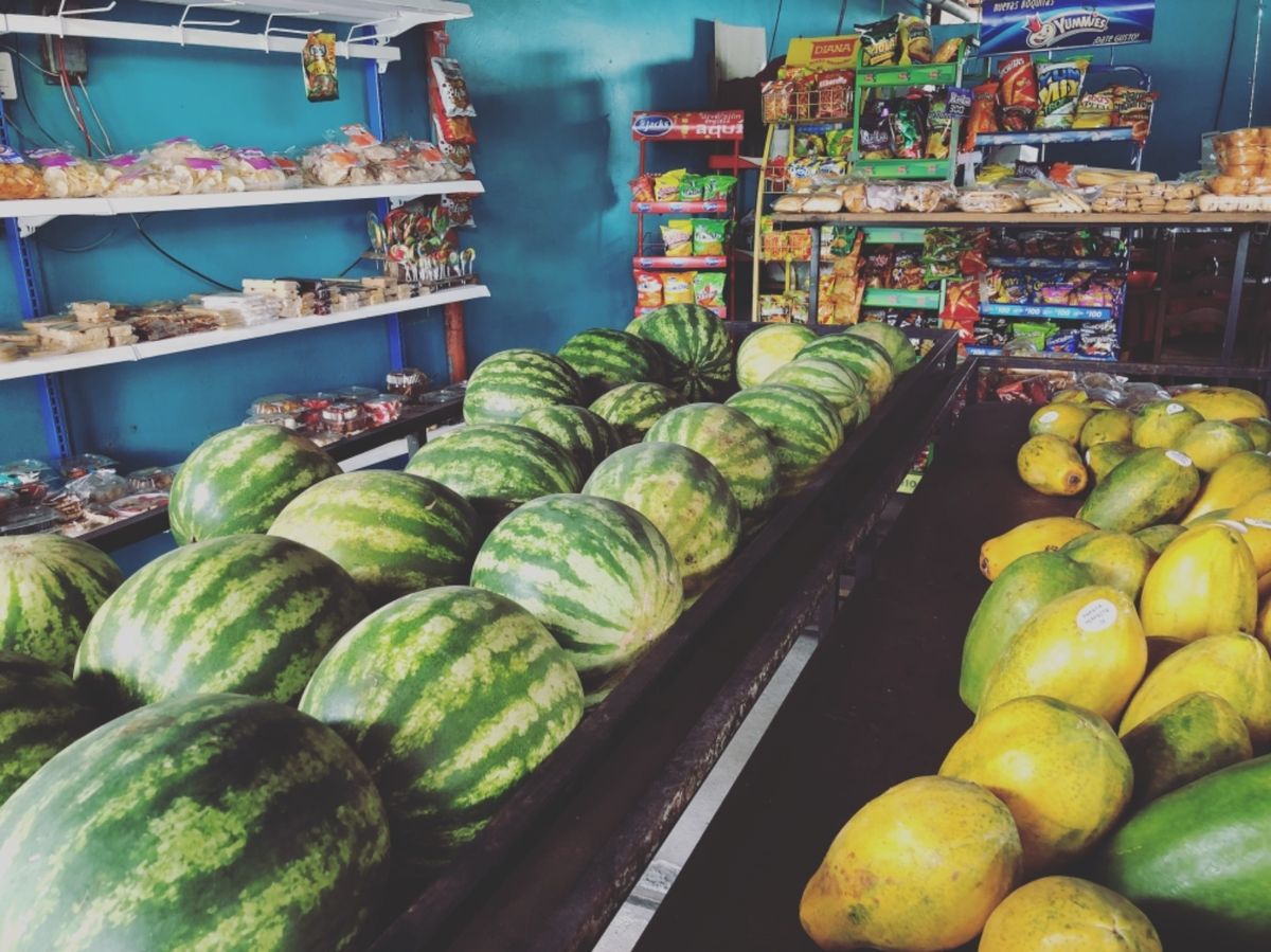 道沿いにあった売店
フルーツが盛りだくさん！