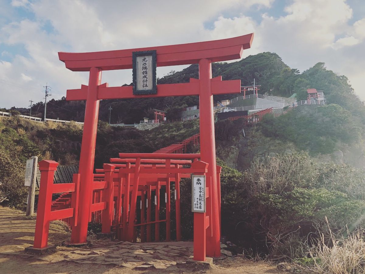 元乃隅神社

小さな神社だけど
海を背景に映えな景色！