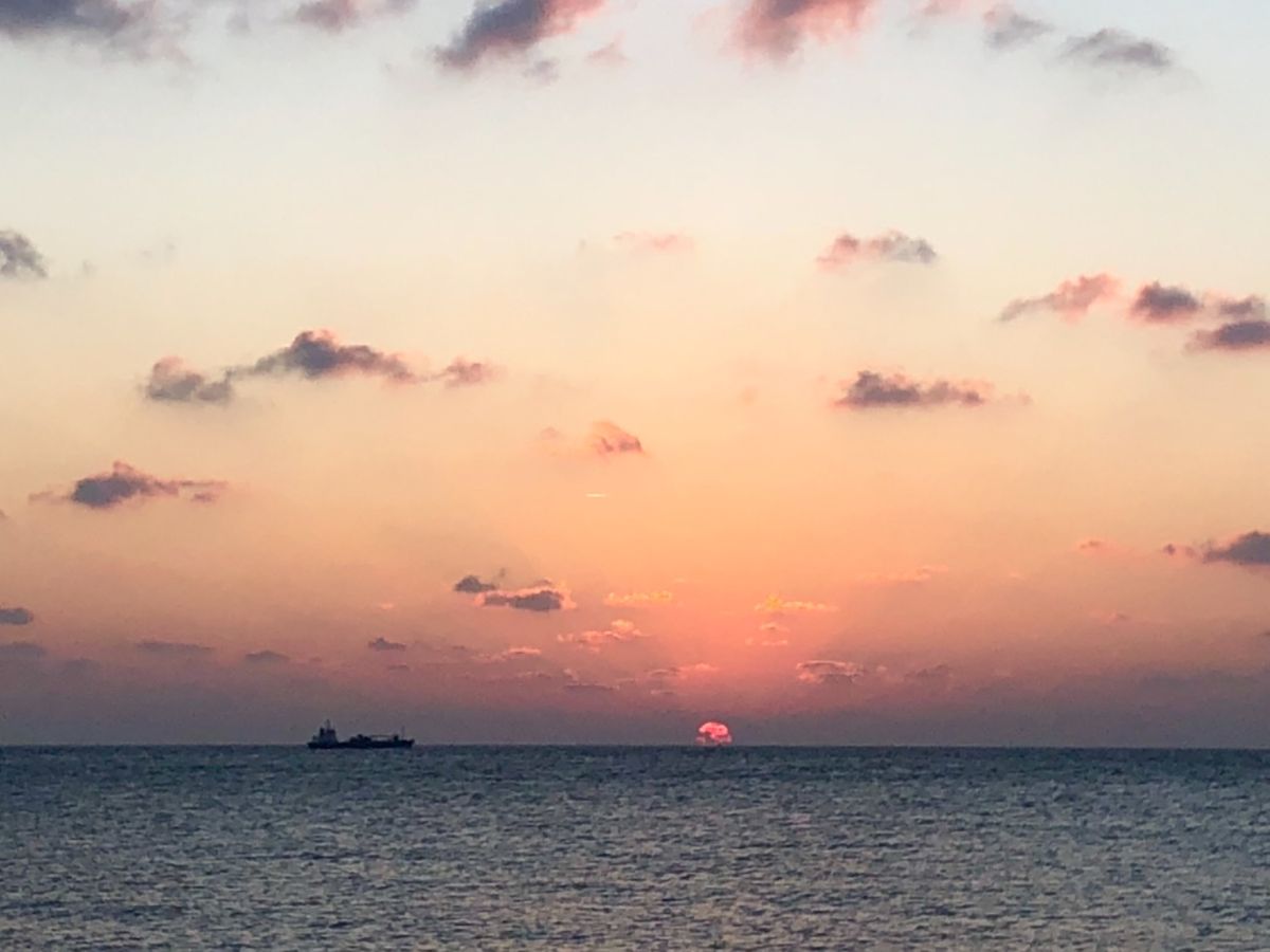 最後は海で夕焼けをみて終了