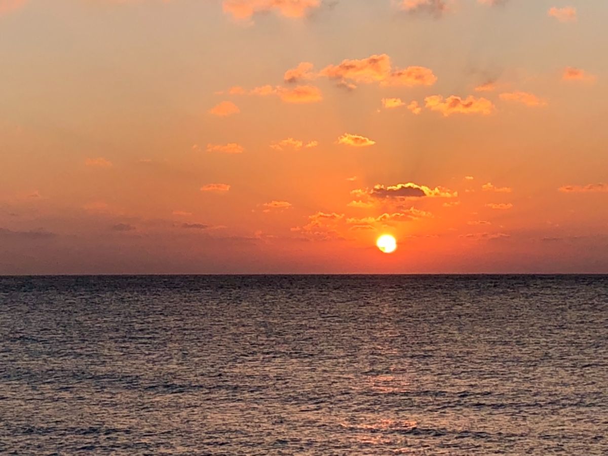 最後は海で夕焼けをみて終了