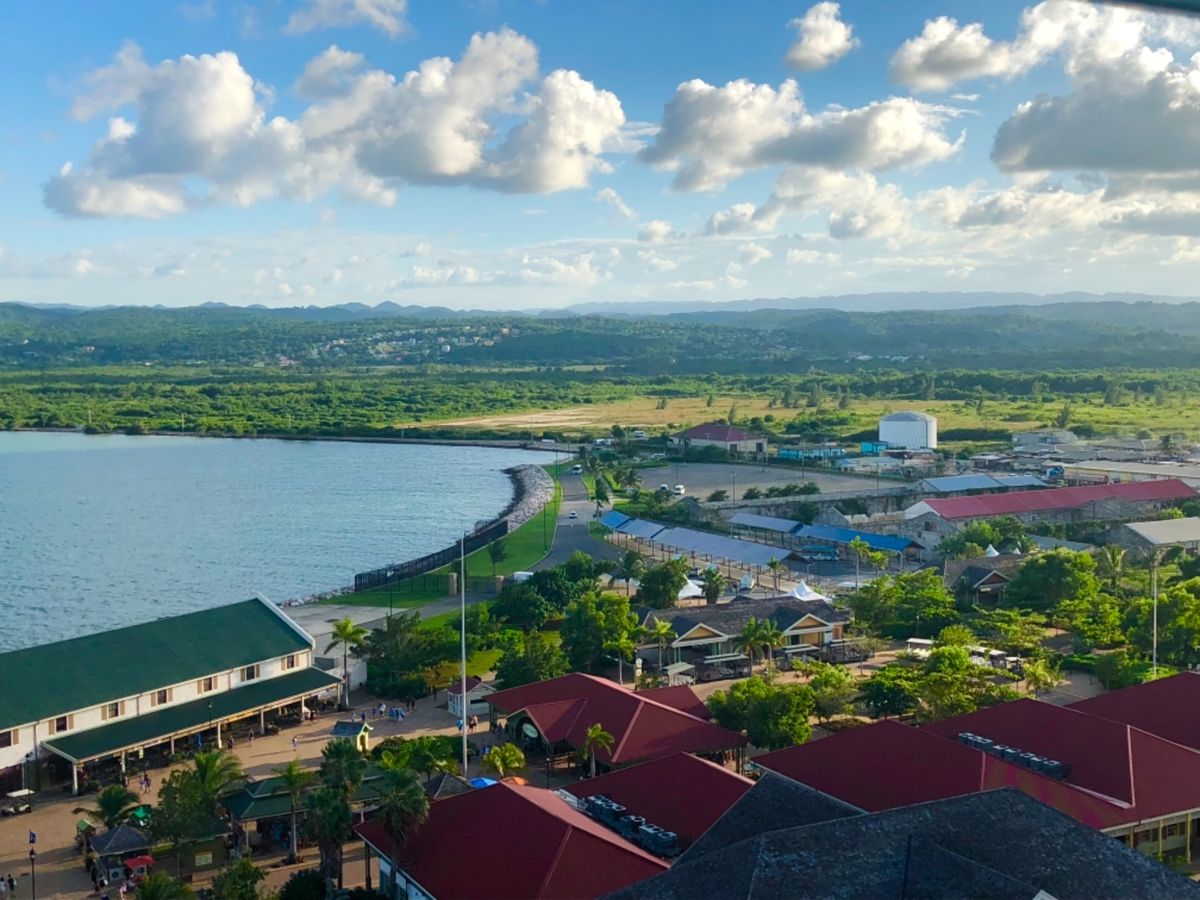 ファルマスの港に到着！
朝早かったこともあり
港は思ったより閑散としてた
...