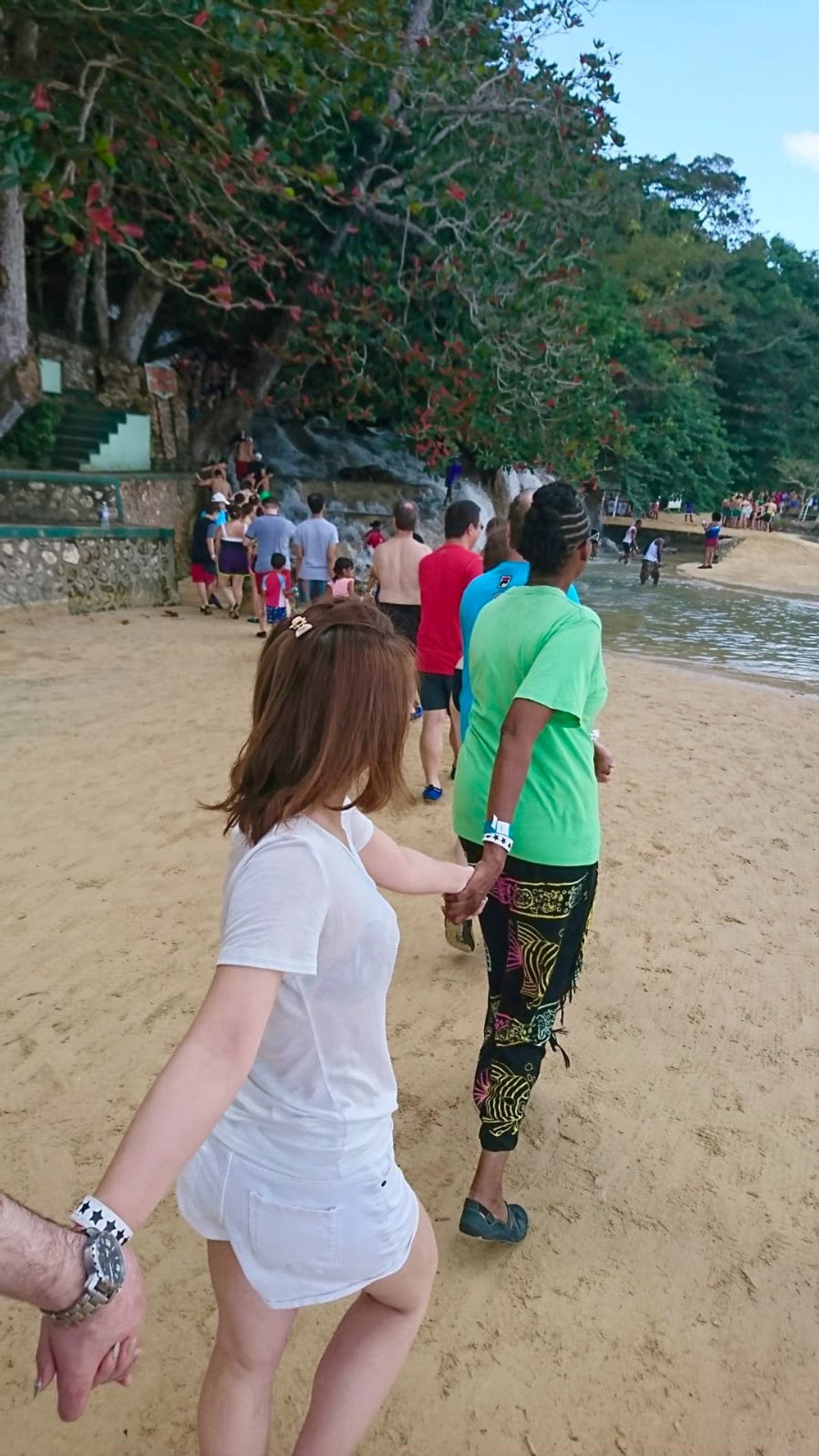 ダンズ・リバー・フォールズ & パーク

ここでは滝登りが楽しめる

ただ...