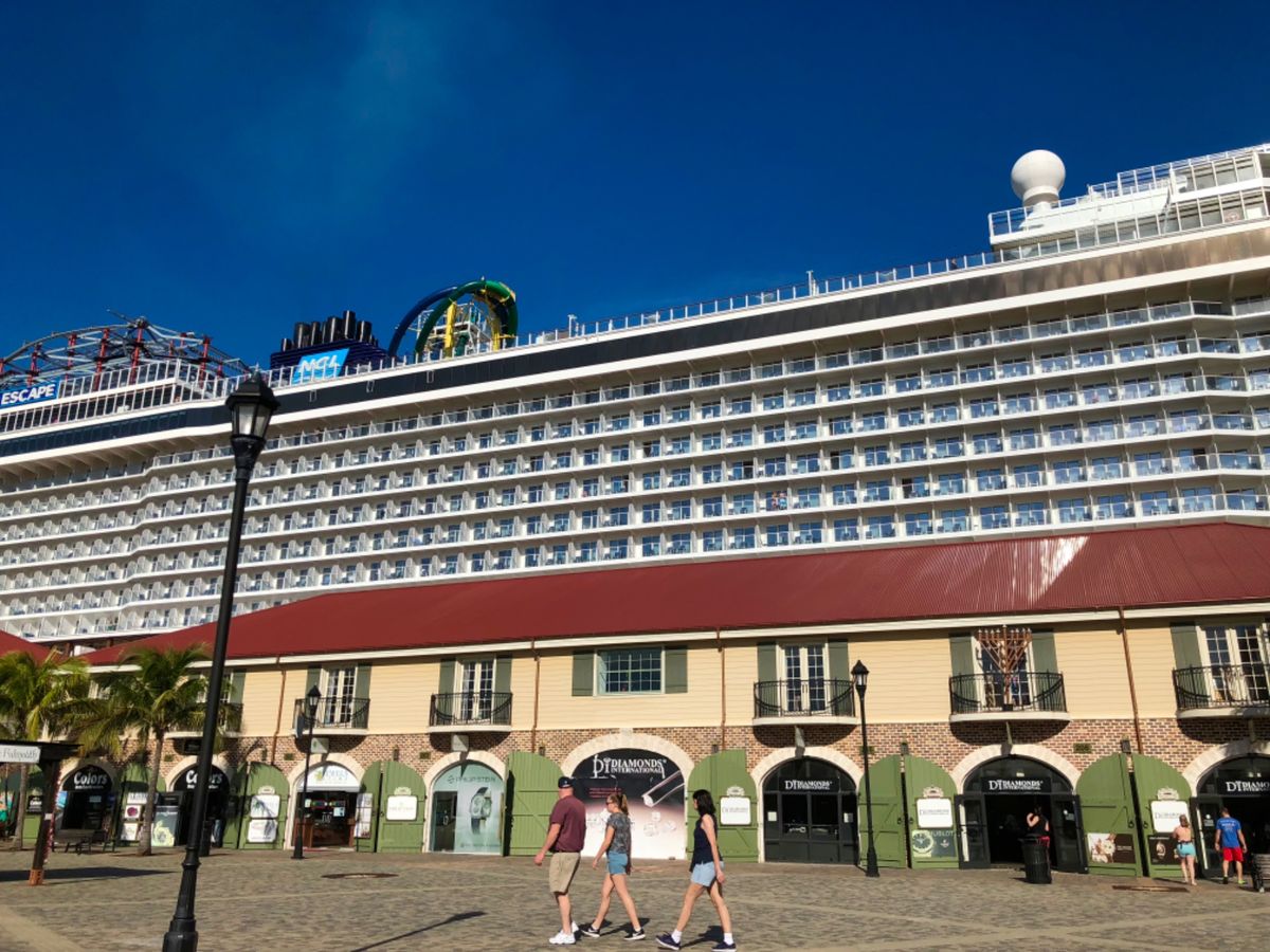 ファルマスの港に到着！
朝早かったこともあり
港は思ったより閑散としてた
...