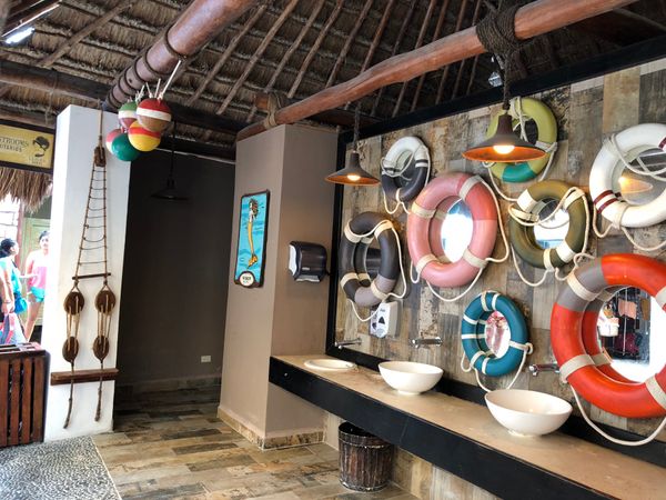 メキシコ・コスタ・マヤ「カリブ海クルーズで周遊！」の写真：トイレまで南国仕様で可愛かった🏝

ビー...