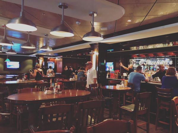 アメリカ(米国)・フロリダ「カリブ海クルーズで周遊！」の写真：BARではチャージ金額を超えるまでは自由...