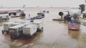 悪名高いアメリカン航空を使って
ダラス経由でマイアミ移動だったんだけど
過...