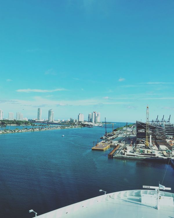 アメリカ(米国)・フロリダ「カリブ海クルーズで周遊！」の写真：1枚目は部屋の中からの眺め
先頭に近い位...