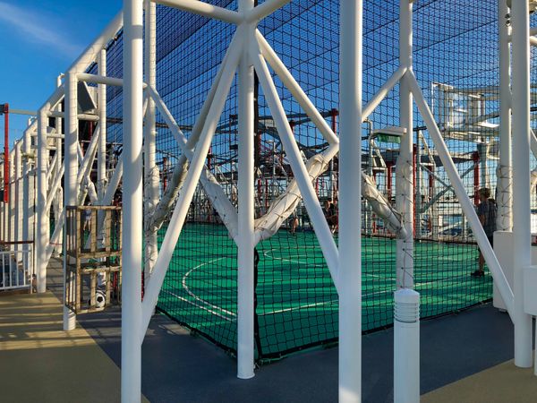 アメリカ(米国)・フロリダ「カリブ海クルーズで周遊！」の写真：船の上にはバスケットコートなんかもあった...