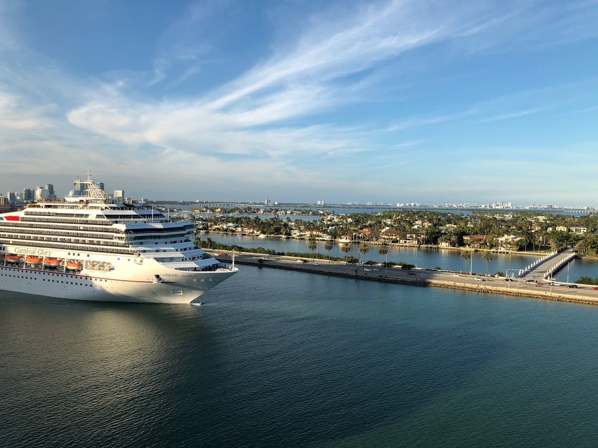 1枚目は部屋の中からの眺め
先頭に近い位置だったからデッキとかとは別の眺め...