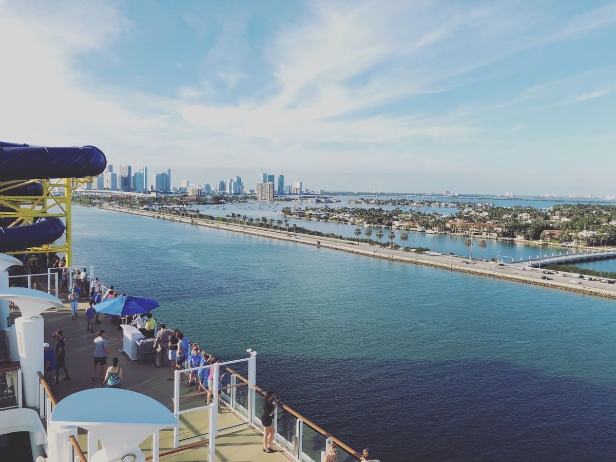 1枚目は部屋の中からの眺め
先頭に近い位置だったからデッキとかとは別の眺め...