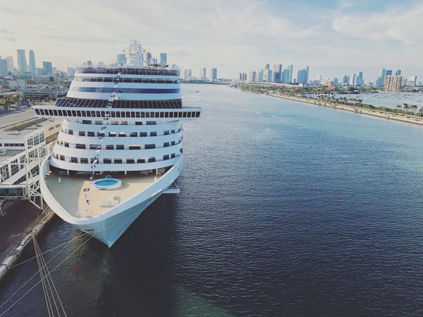 アメリカ(米国)・フロリダ「カリブ海クルーズで周遊！」の写真：出港の様子

部屋は思ってたより広くて結...