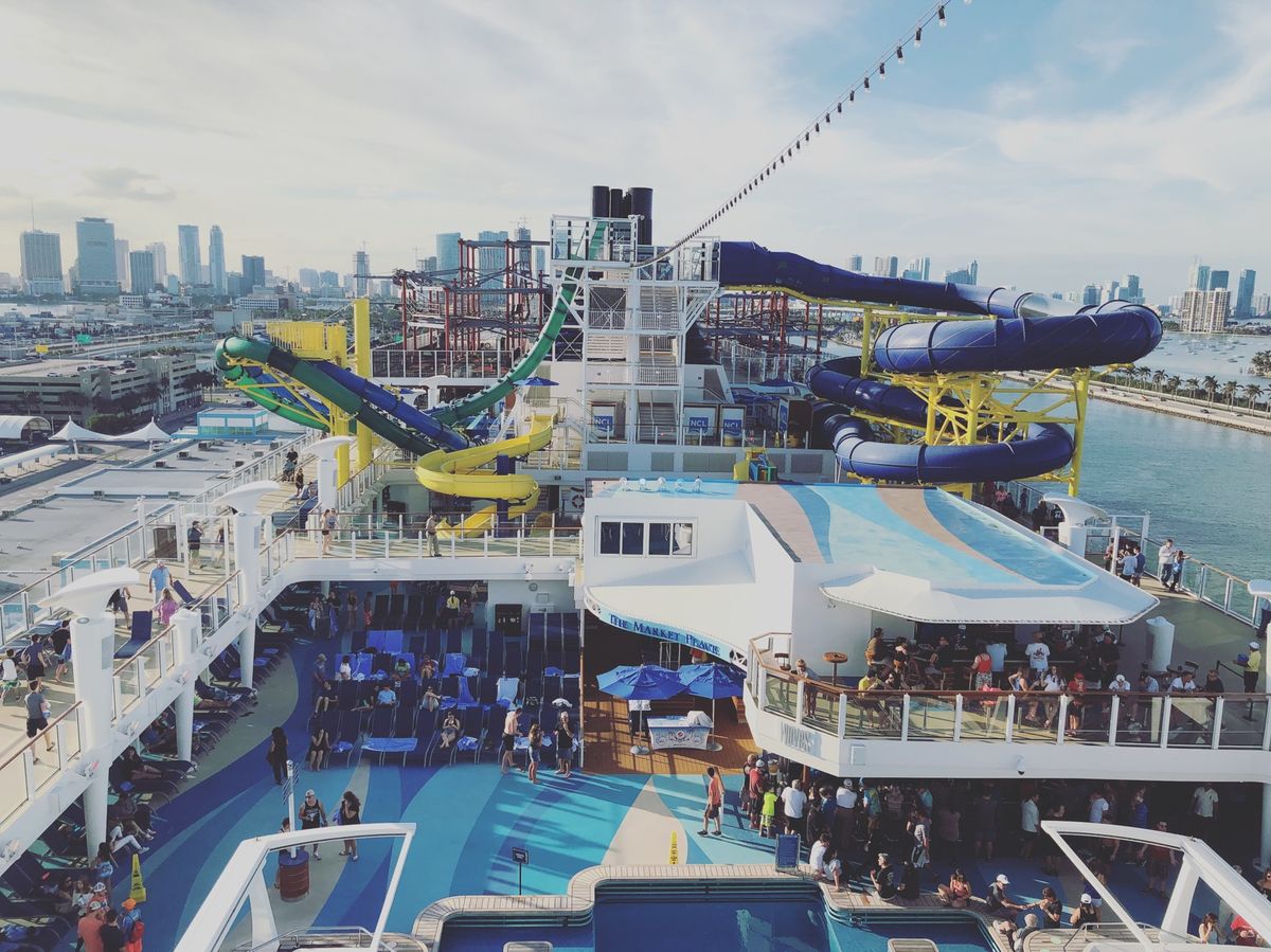 1枚目は部屋の中からの眺め
先頭に近い位置だったからデッキとかとは別の眺め...