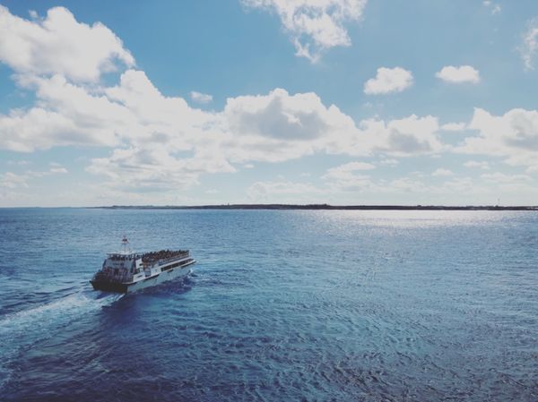 バハマ・グレードスターラップ島「カリブ海クルーズで周遊！」の写真：たぶんバハマに向かってる途中の写真
