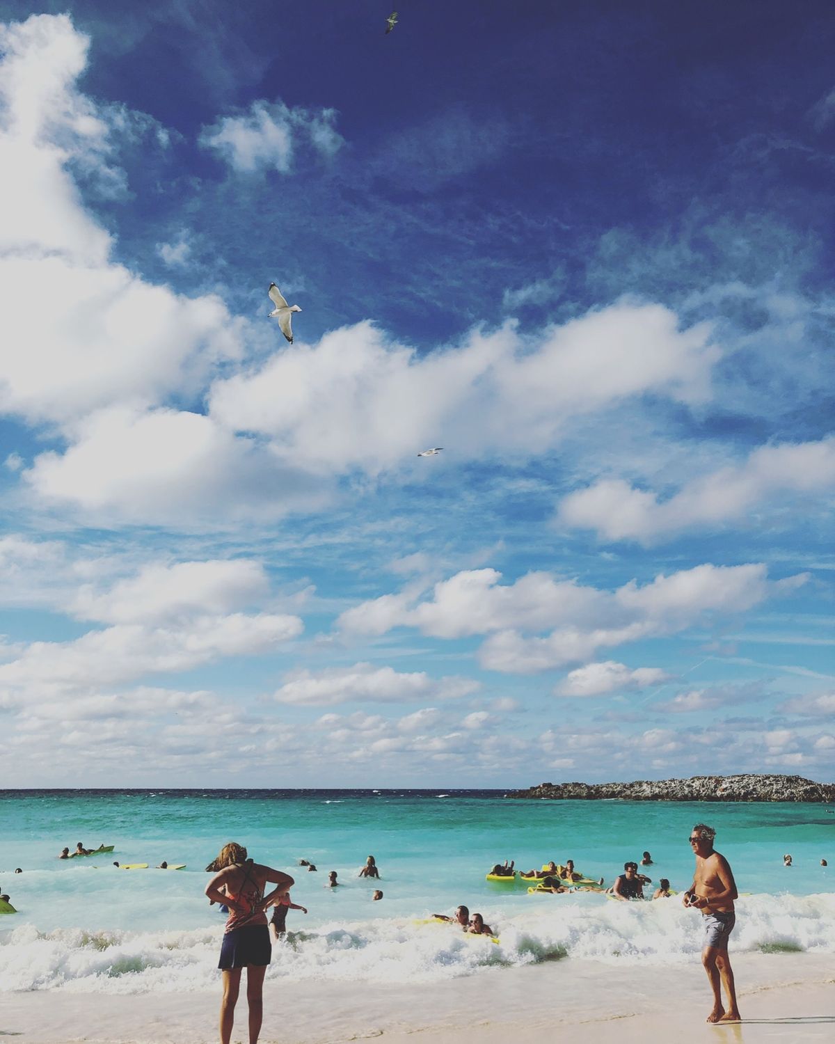 グレードスターラップ島

海の青さが感動的なんだけど
小さな島にクルーズ船...