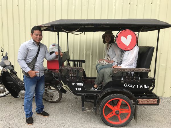 カンボジア・シェムリアップ「遺跡に圧倒された旅」の写真：この日のガイドさんと

アンコールワット...