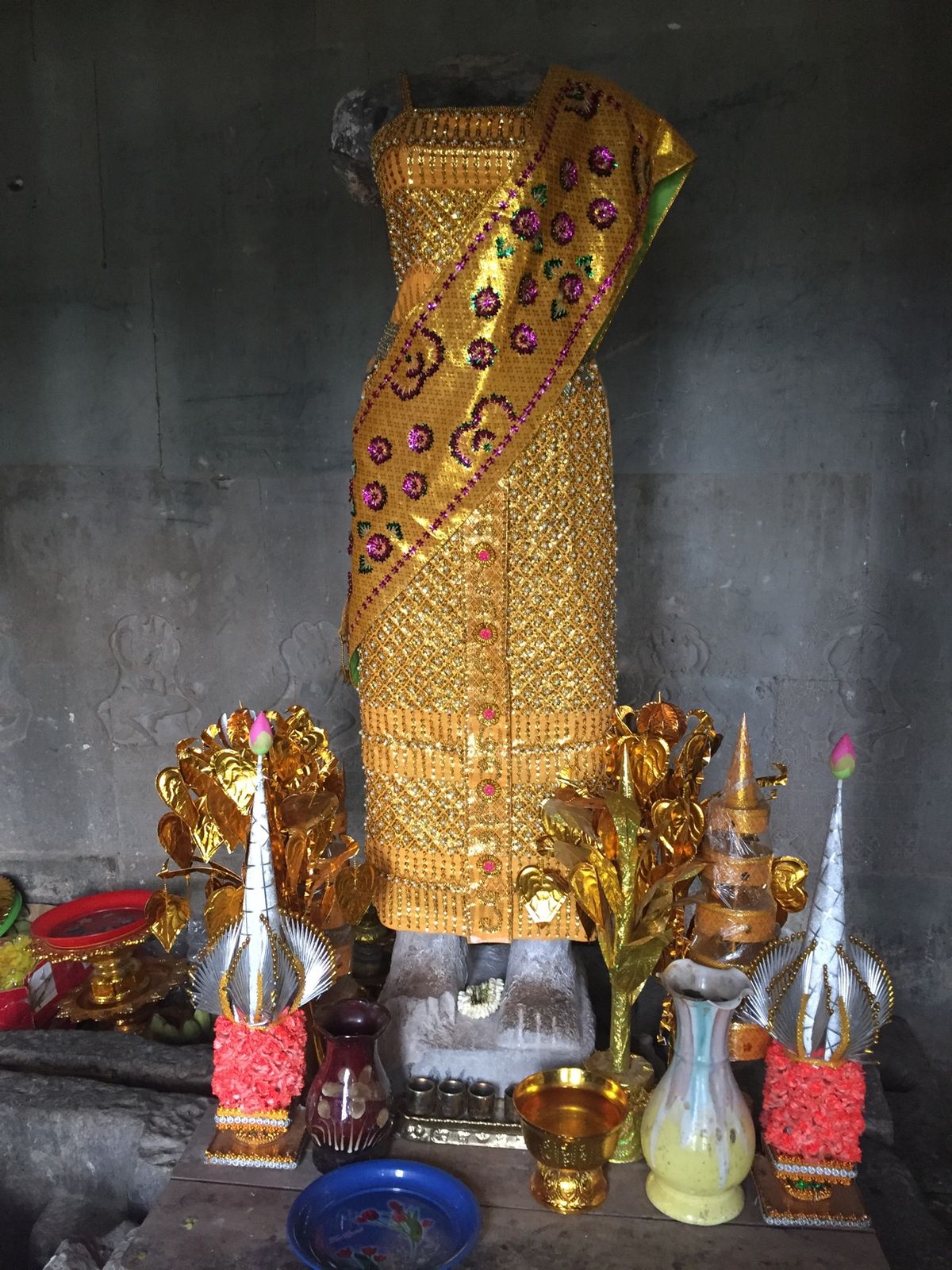 アンコール遺跡の西門の近く
もはやどの建物だったか思い出せん…😢