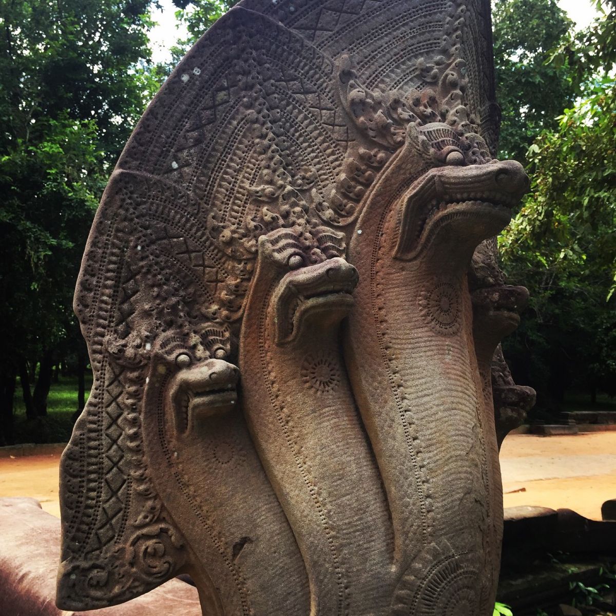 ベンメリア

ベンメリアの遺跡は蛇の像が印象的だった