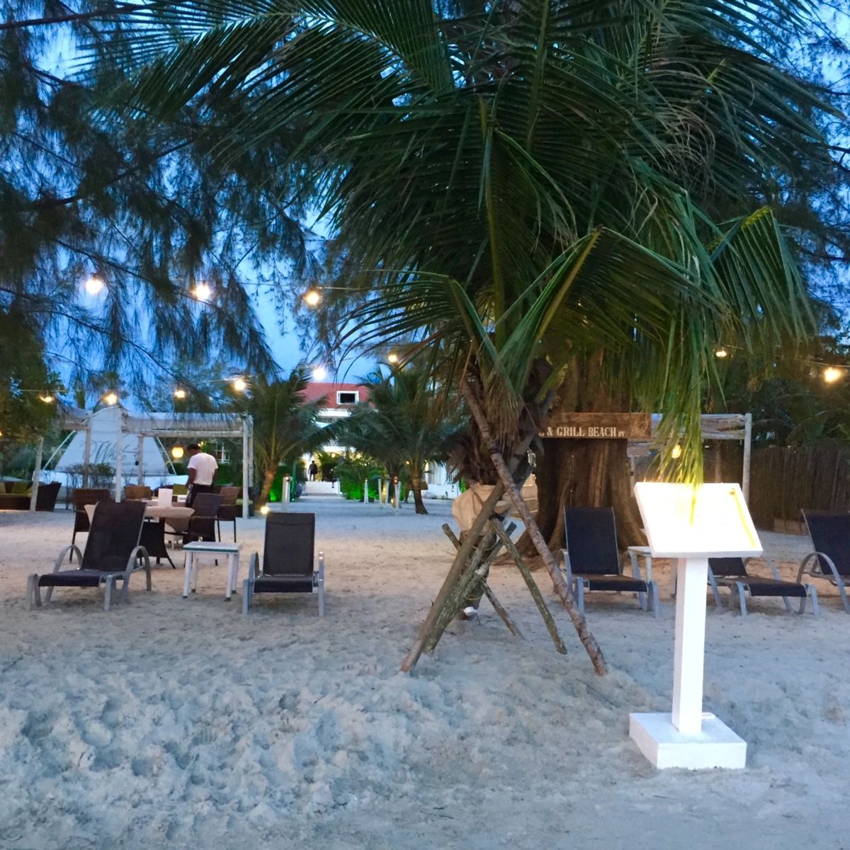 ホワイト ブティックホテル ＆ レジデンス អូតែលសរ

この日の夕食...