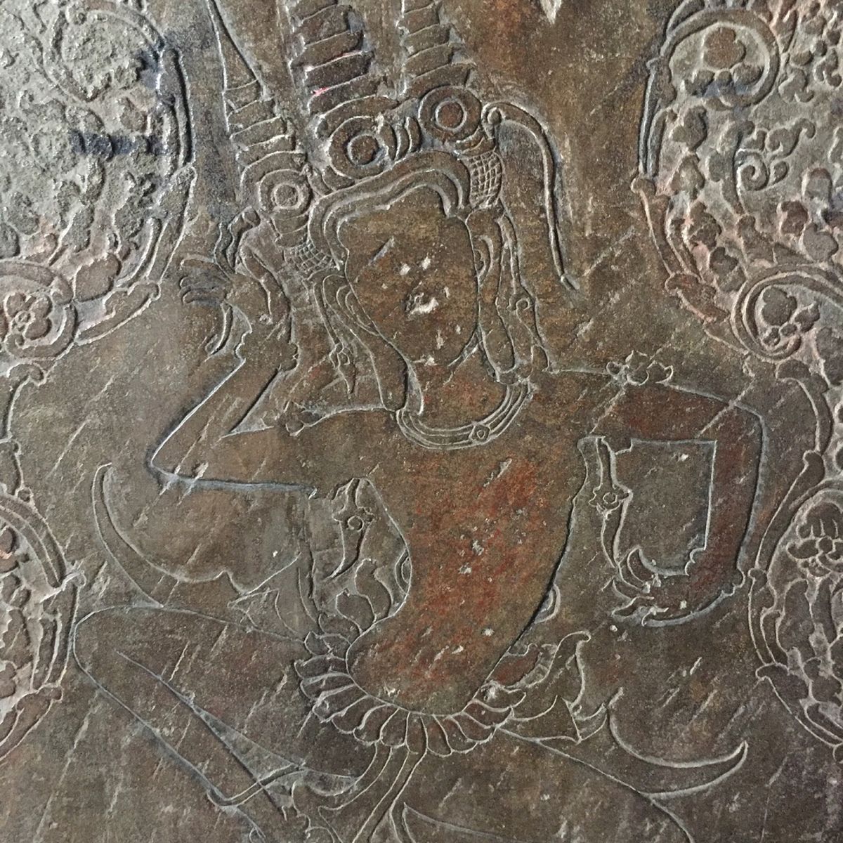 アンコールワット

ちょいちょい彫りかけみたいなレリーフを見つけるんだけど...