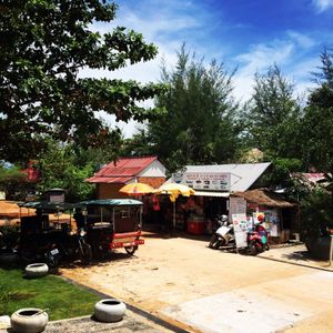 ホワイト ブティックホテル ＆ レジデンス អូតែលសរ

ホテルに着い...