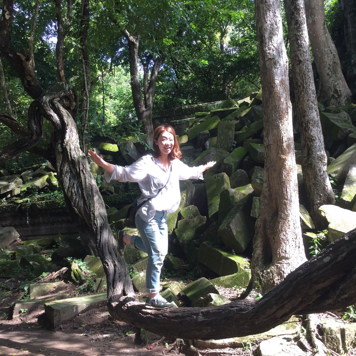 軽々と渡るガイドさんと
恐る恐るな私