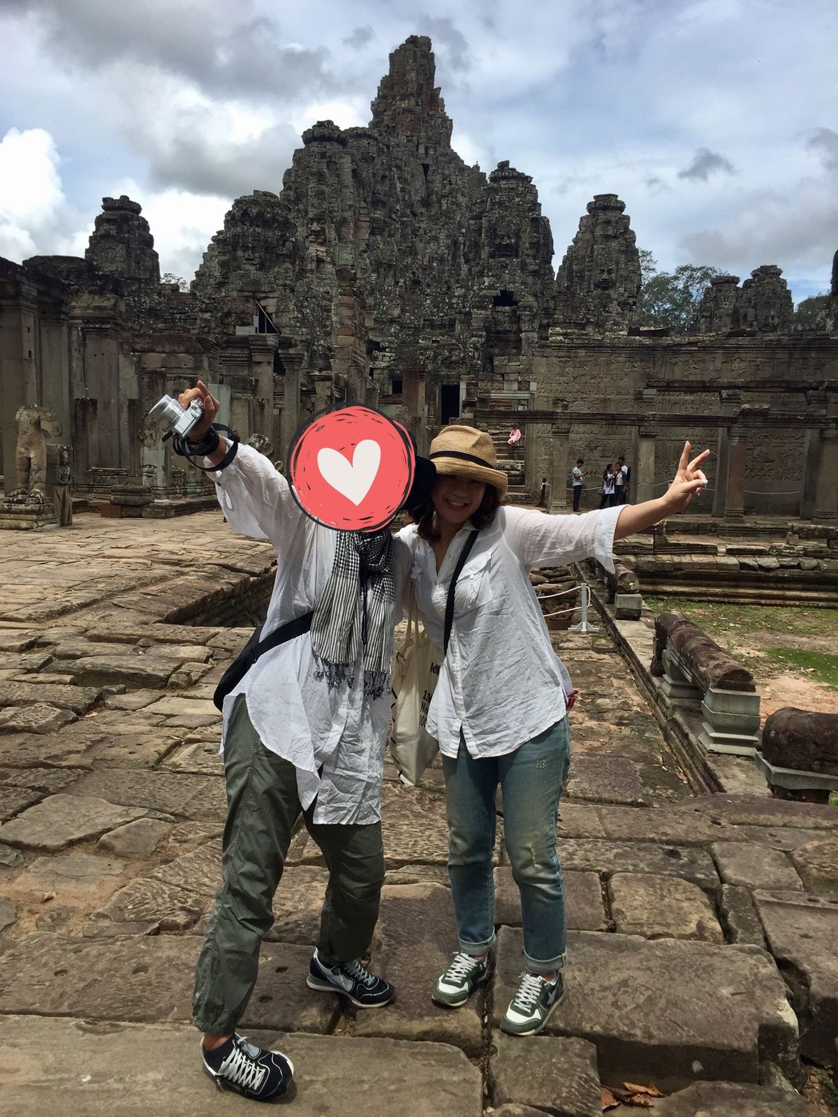 アンコールトム

この遺跡はお札の絵柄にも採用されてるんだよ〜
とガイドさ...