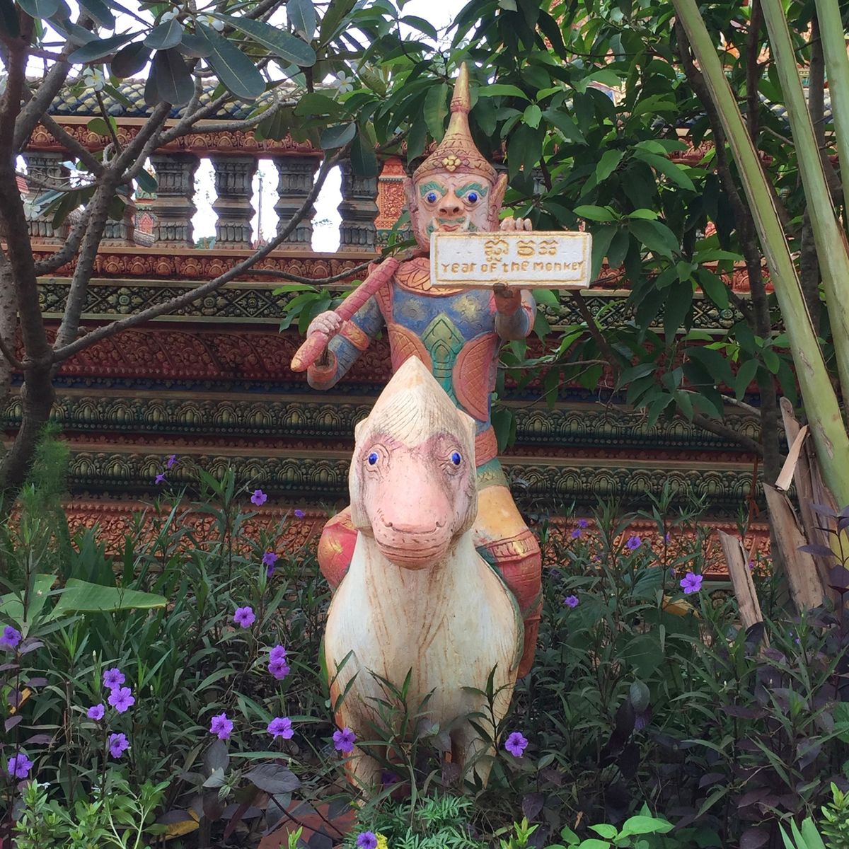 ここの像たち、なんかいい味出してて好きだったな