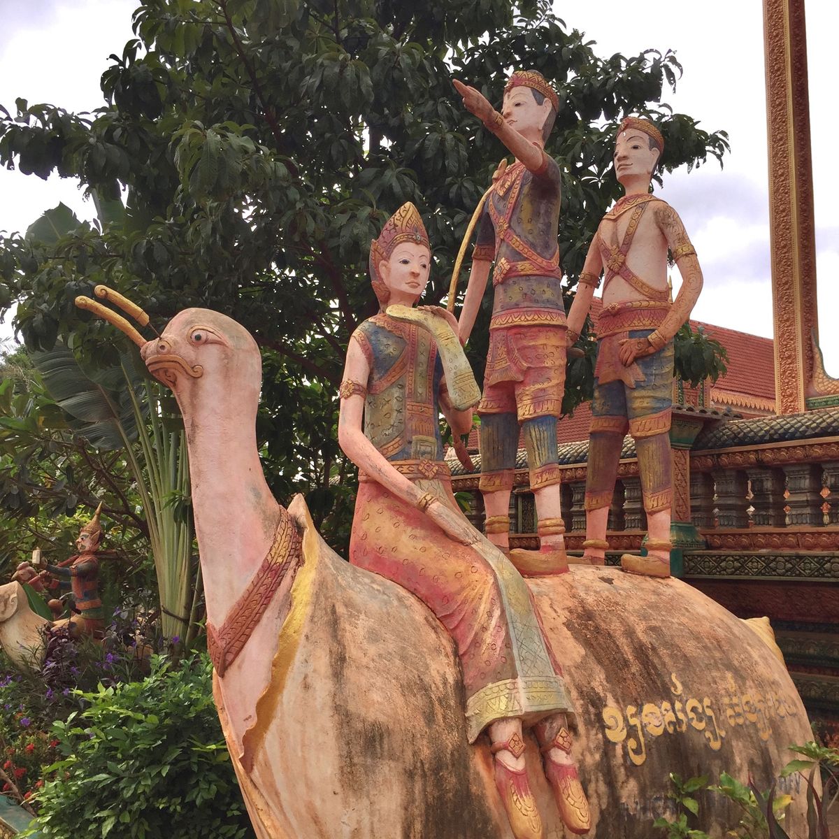 ここの像たち、なんかいい味出してて好きだったな