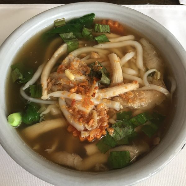 カンボジア・シェムリアップ「遺跡に圧倒された旅」の写真：どこで食べたか覚えのないカンボジアのヌー...