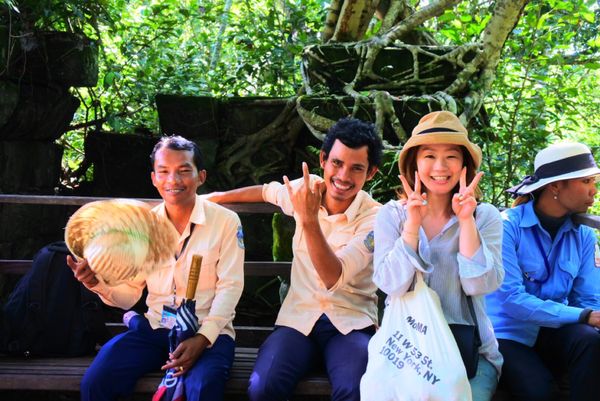 カンボジア・シェムリアップ「遺跡に圧倒された旅」の写真：喋る量が尋常じゃなくて
ずーーーーっと喋...