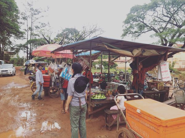 カンボジア・シェムリアップ「遺跡に圧倒された旅」の写真：乗馬前に立ち寄った露店