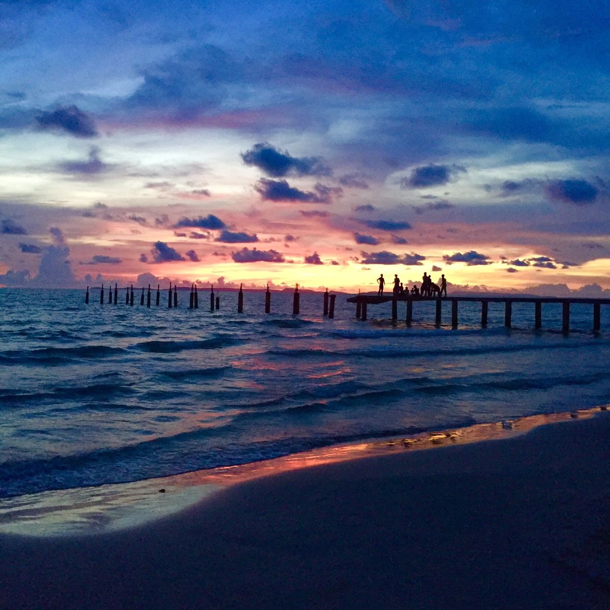 ホワイト ブティックホテル ＆ レジデンス អូតែលសរ


マジックア...