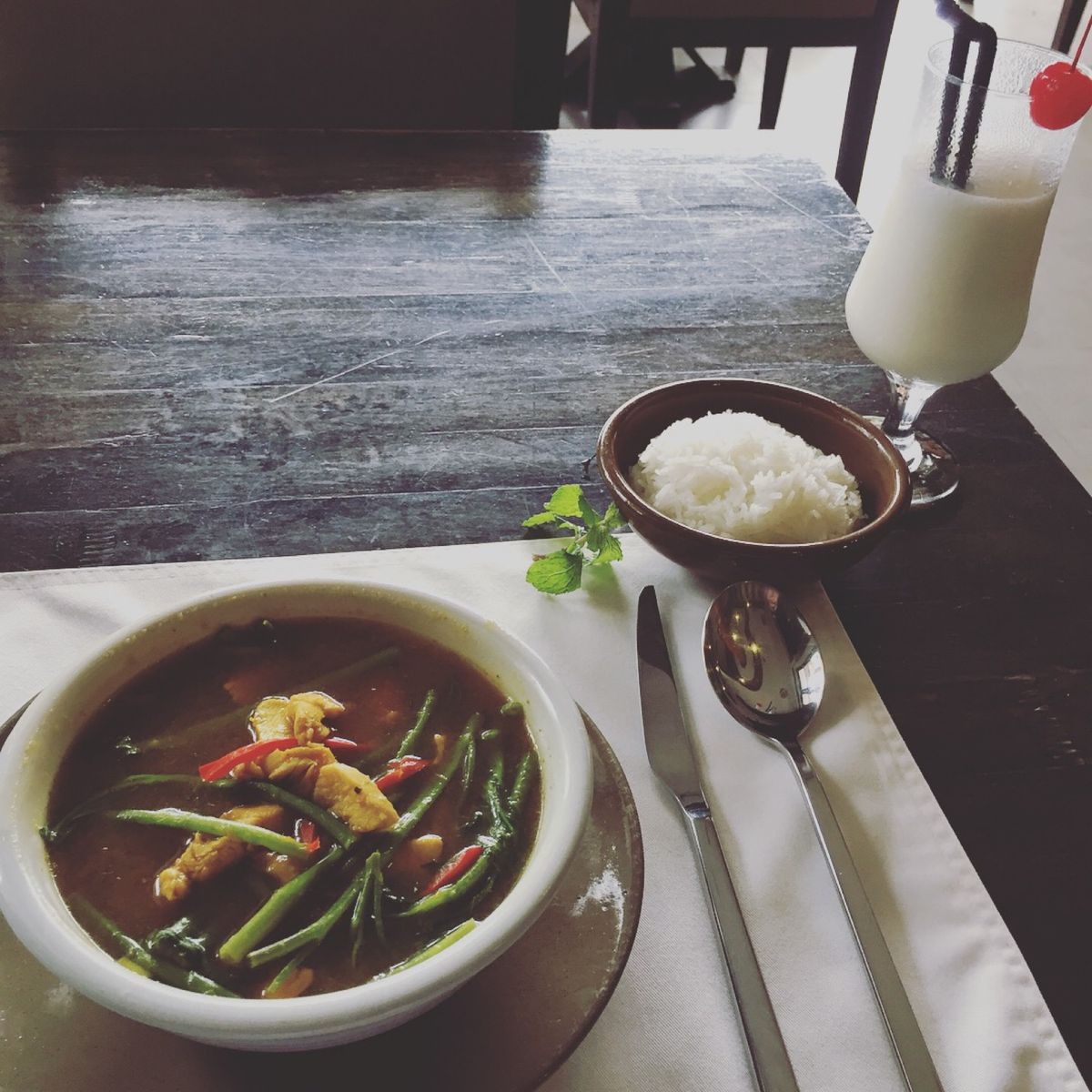 Khmer Touch Cuisine

シェムリアップにきて初めての食事...