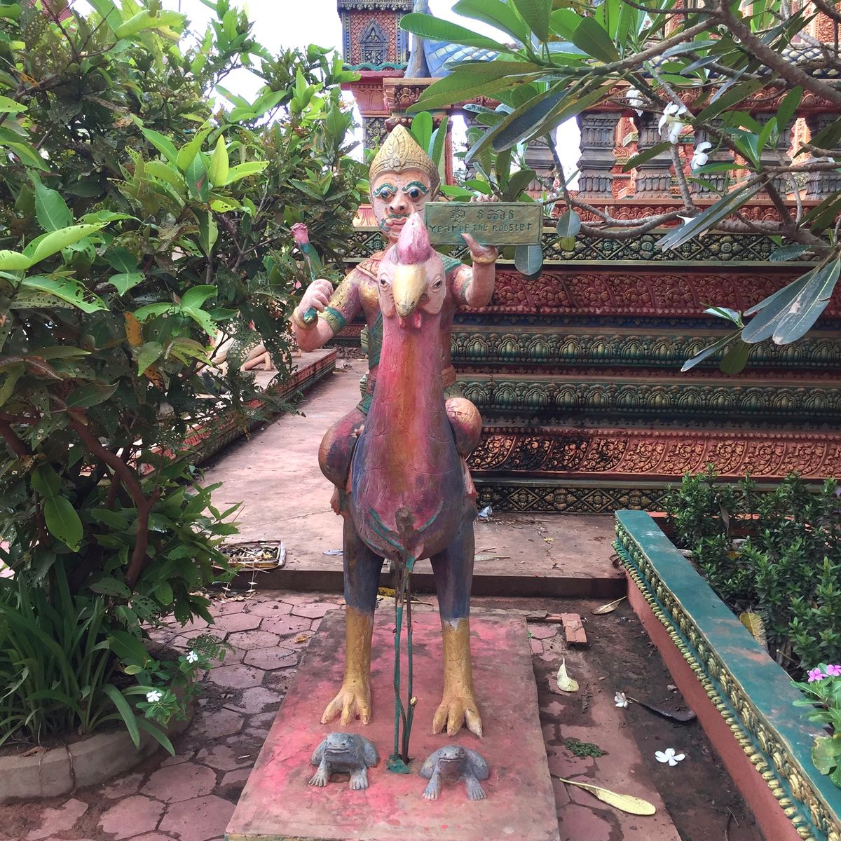 ここの像たち、なんかいい味出してて好きだったな