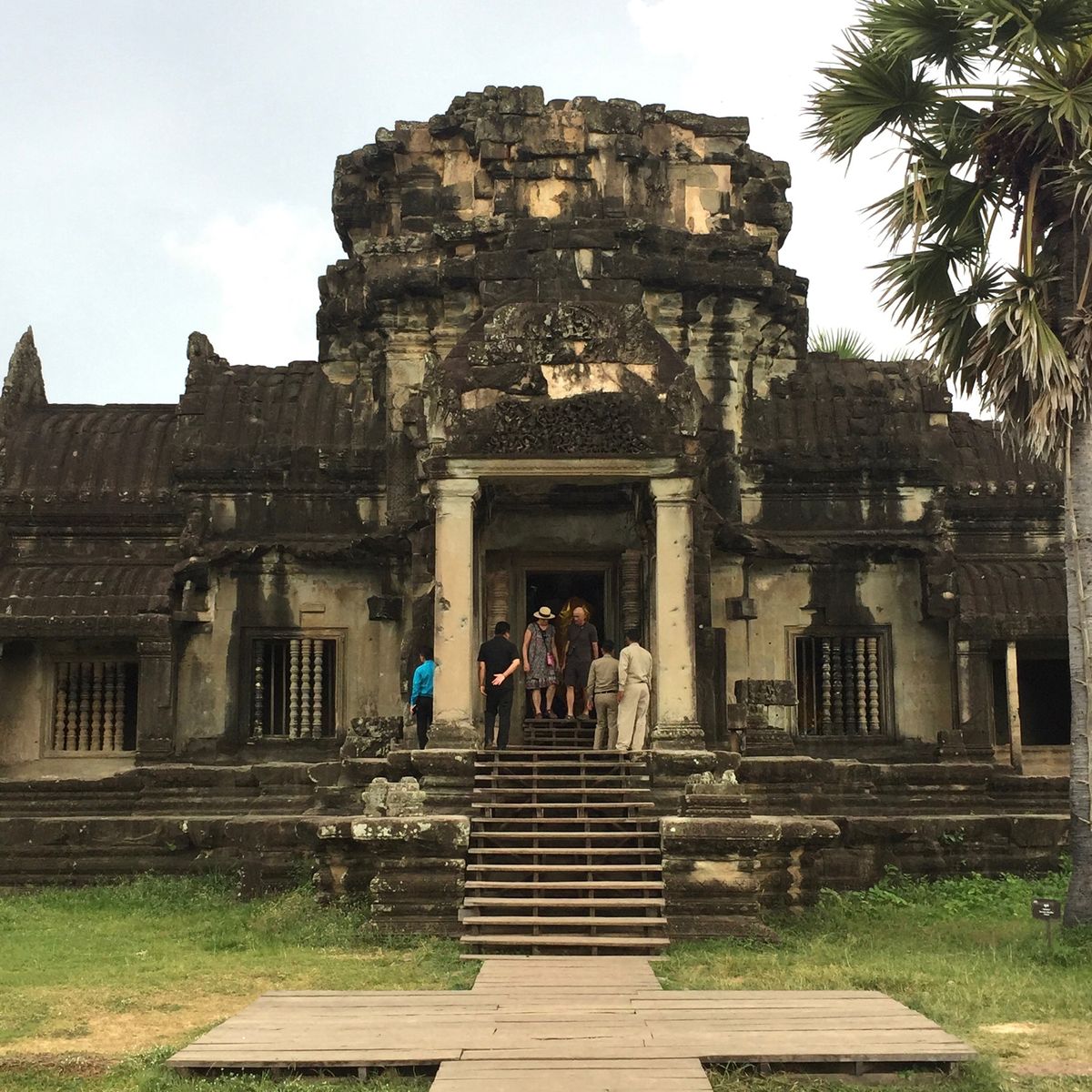 アンコール遺跡の西門の近く
もはやどの建物だったか思い出せん…😢