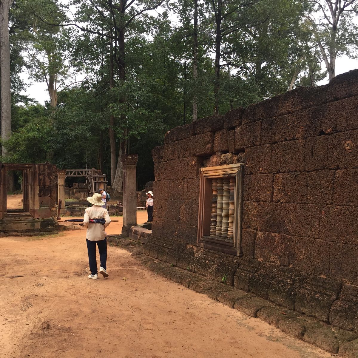 バンテアイ・スレイ បន្ទាយស្រី

ちょうどいい枠がたくさんあるも...