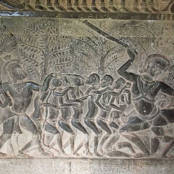 カンボジア・シェムリアップ「遺跡に圧倒された旅」の写真：アンコール・ワット

レリーフ色々

絵...