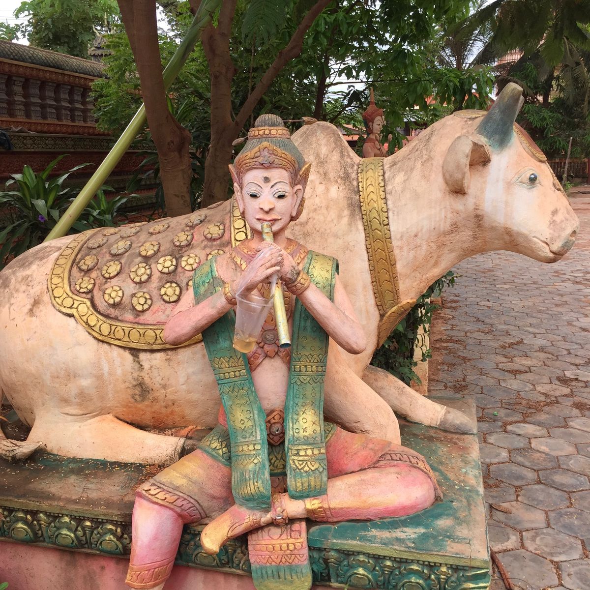 ここの像たち、なんかいい味出してて好きだったな